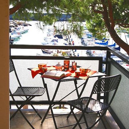 شقة La Terrazza Tra Pini E Mare سان بارتولومِيو آل ما الغرفة الصورة