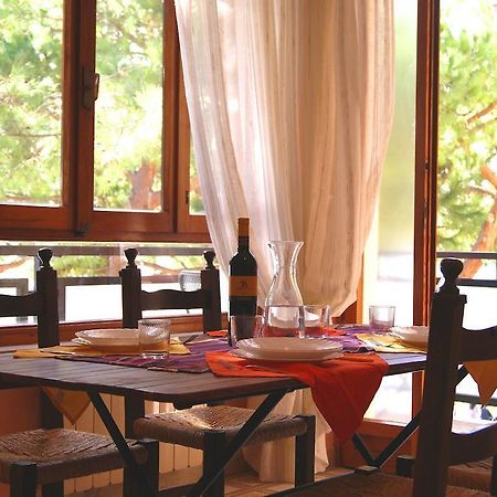 شقة La Terrazza Tra Pini E Mare سان بارتولومِيو آل ما الغرفة الصورة
